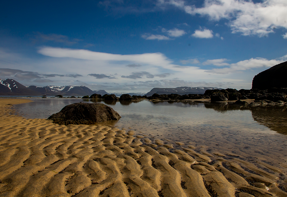 Island: Spuren im Sand